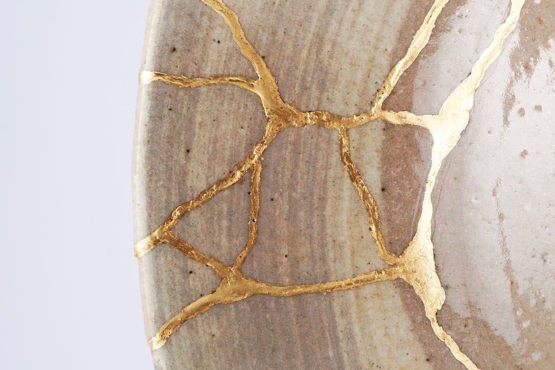 Kintsugi - 금으로 잇는 상처