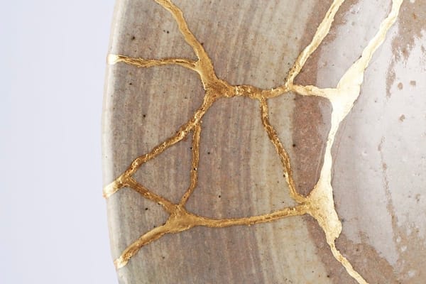 Kintsugi - 금으로 잇는 상처